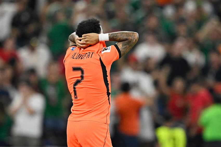 Justin Kluivert lamentando pênalti perdido