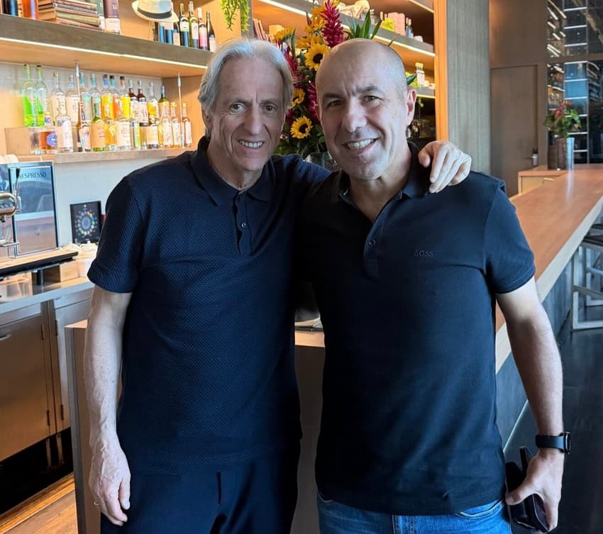 Leonardo Jardim ao lado de Jorge Jesus em restaurante