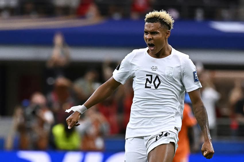 Antonio Musa, da Noruega, comemorando contra a Costa do Marfim na Copa do Mundon 