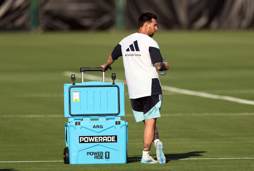 Messi faz primeiros treinos com a Argentina antes da Copa do Mundo