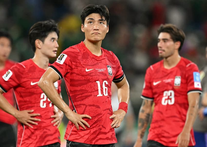 Park Jin-seob e companheiros da Coreia do Sul se lamentam