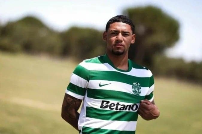 Rayan Lucas com a camisa do Sporting (Foto: Divulgação)