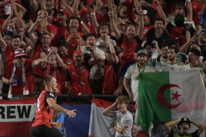Sasa Kalajdzic comemora gol da classificação da Áustria contra a Argélia na Copa do Mundo
