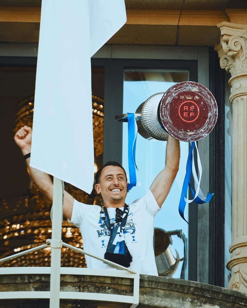 Mikel Oyarzabal tem contrato com a Real Sociedad até 30 de junho de 2028. (Foto: Divulgação/ Instagram)