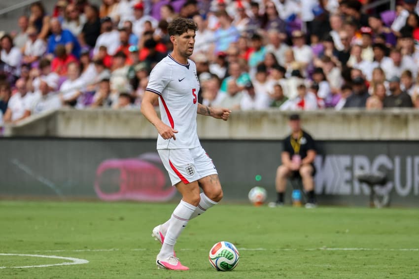 John Stones em ação pela Seleção da Inglaterra em amistoso preparatório para a Copa do Mundo (Foto: Alex Menendez/Getty Images/AFP)