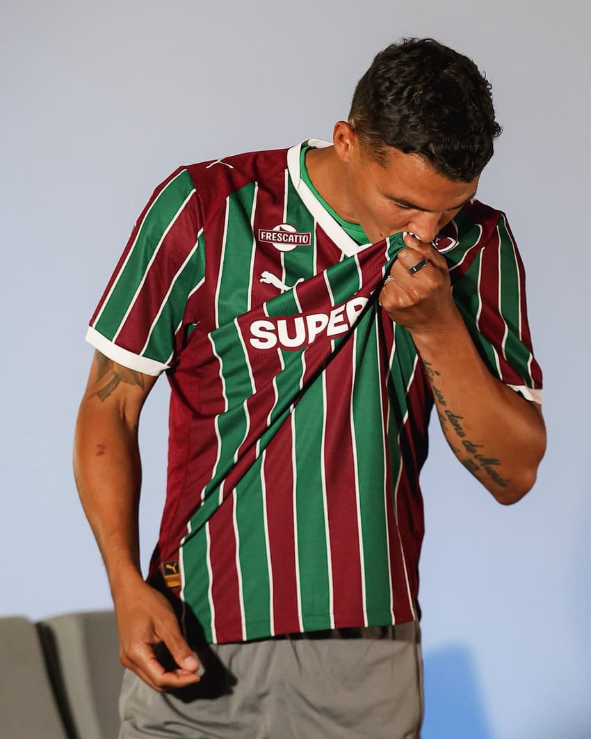 Thiago Silva se apresenta ao Fluminense