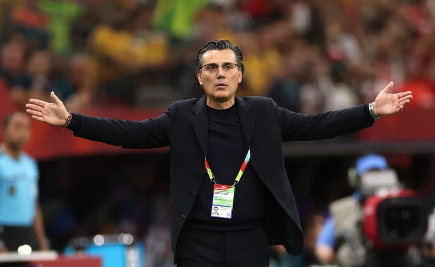 Vincenzo Montella, técnico da Turquia, abre os braços