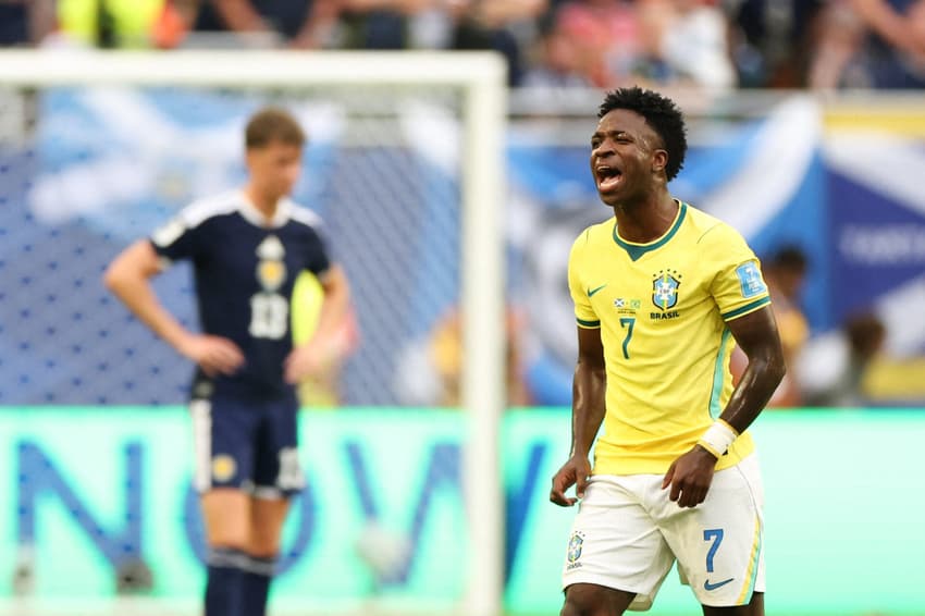 Vini Jr comemorando gol contra Escócia