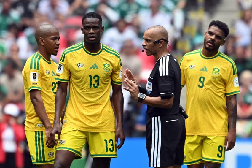 Wilton Pereira Sampaio durante a partida entre Méxicoe África do Sul na Copa do Mundo