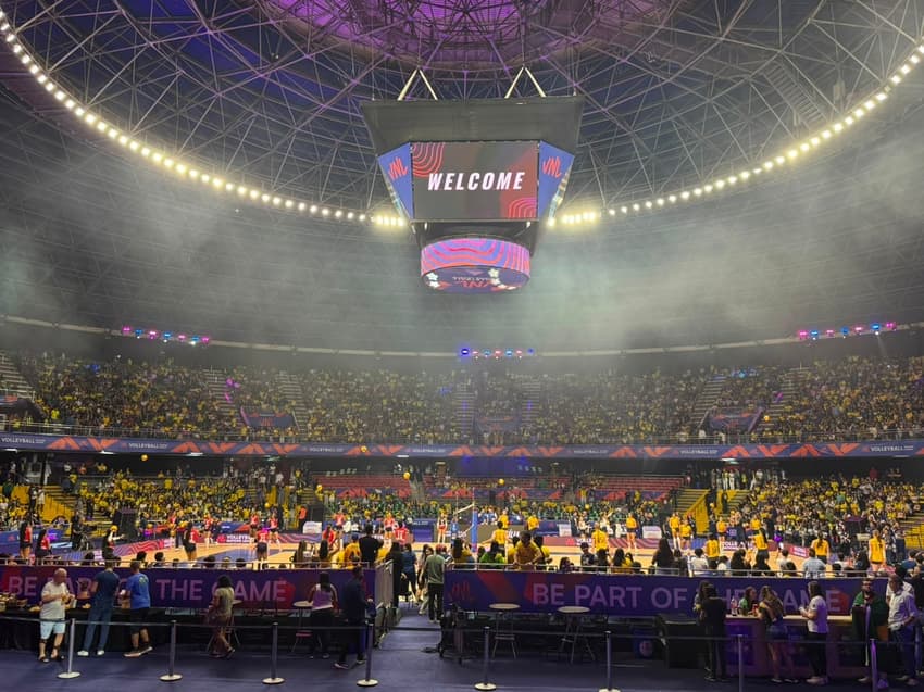 Torcida brasileira marca presença na Arena Nilson Nelson para o segundo dia de VNL 2026 (Foto: Andressa Simões/Lance!)