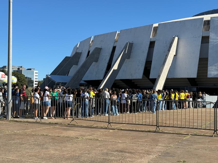8h50 - Muita fila para entrar a 10 minutos da abertura dos portões. (Foto: Andressa Simões/ Lance!)