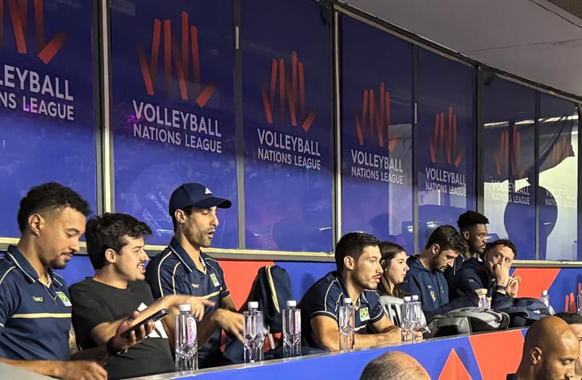 Maicon Santos assiste Brasil x Itália pela semana 1 da VNL 2026 (Foto: Volleyball World)