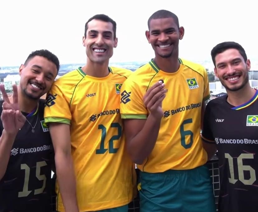 Maique, Douglas Souza, Adriano e Pureza em vídeo promocional da VNL, em Brasília (Foto: Reprodução/Volleyball World)