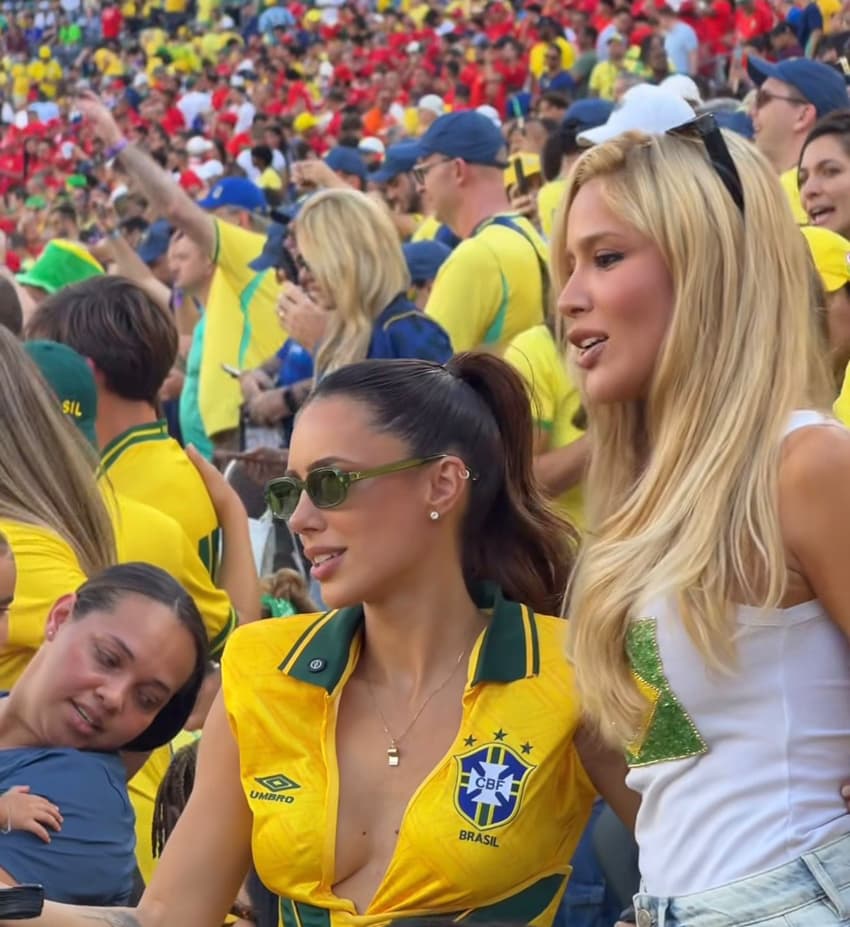 Bruna Biancardi ao lado de Karoline Lima na estreia do Brasil na Copa do Mundo. (Foto: Divulgação/ Instagram)
