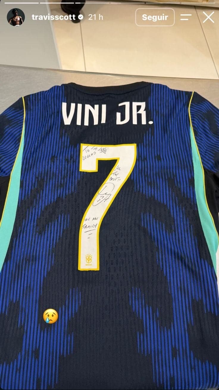 Presente dado por Vini Jr a Travis Scott (Foto: Reprodução)