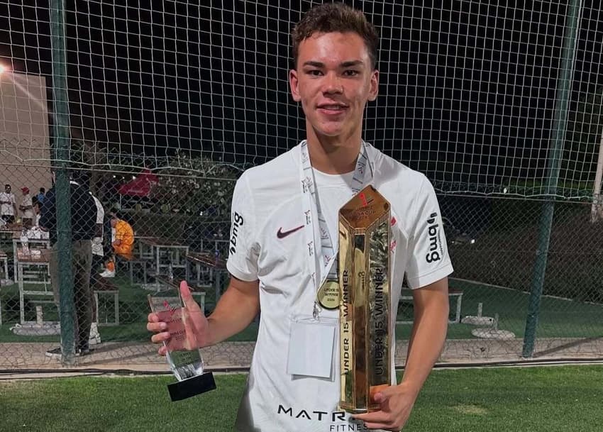 Miguel Moscardo foi destaque no título da Mina Cup, torneio disputado nos Emirados Árabes (Foto: Reprodução/Instagram/@moscardomiguel_)