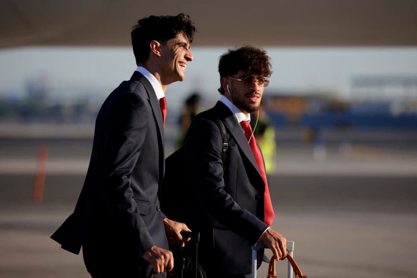 Yassine Bounou e Abde Ezzalzouli no desembarque do Marrocos nos Estados Unidos