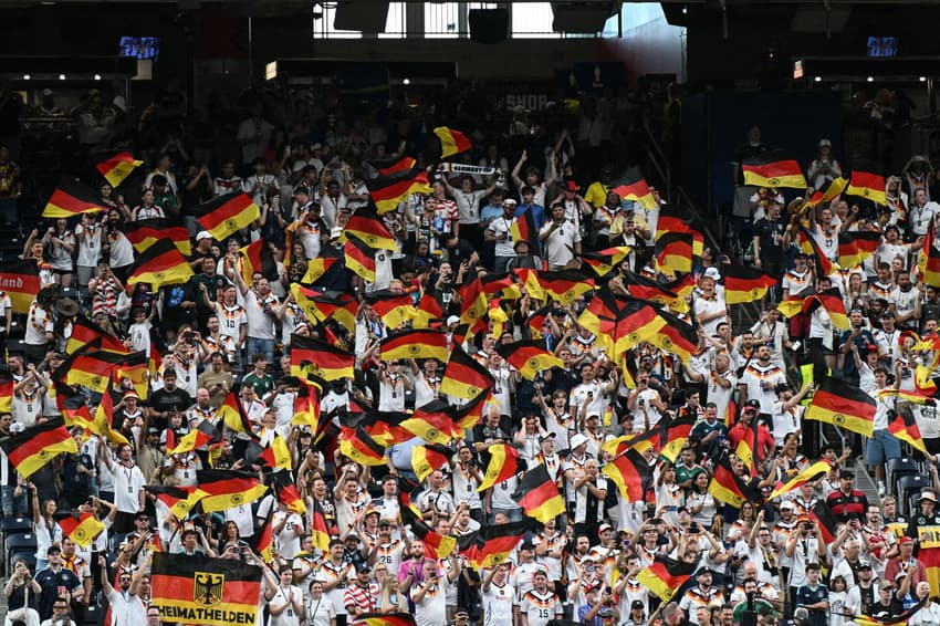 Torcida da Alemanha no duelo contra Curaçao (Foto: RONALDO SCHEMIDT / AFP)