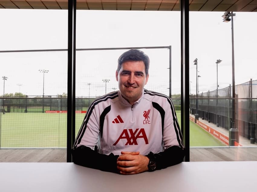 Andoni Iraola foi anunciado como novo treinador do Liverpool (Foto: Divulgação/Liverpool)