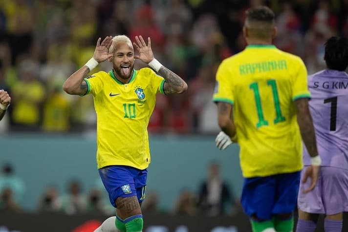 Neymar comemorando o gol do Brasil pênalti marcado contra a Coreia do Sul na Copa do Mundo de 2022