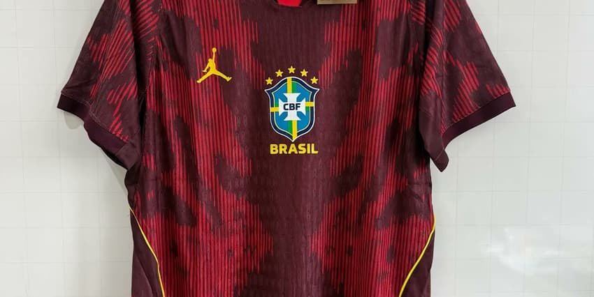 Projeção do modelo da camisa vermelha (Foto: Reprodução)
