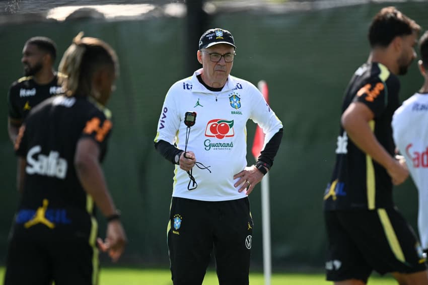 Carlo Ancelotti, técnico da Seleção, durante treino do Brasil nos EUA