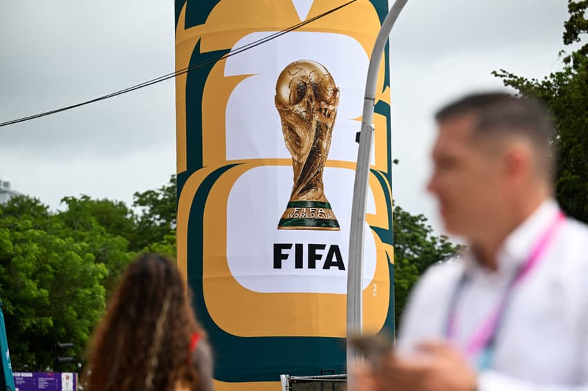 Banner da Copa do Mundo em poste em Miami