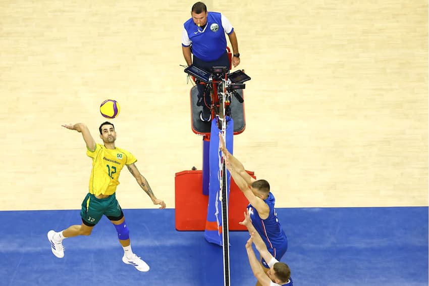 Douglas Souza foi titular pela primeira vez na VNL 2026 diante da Sérvia