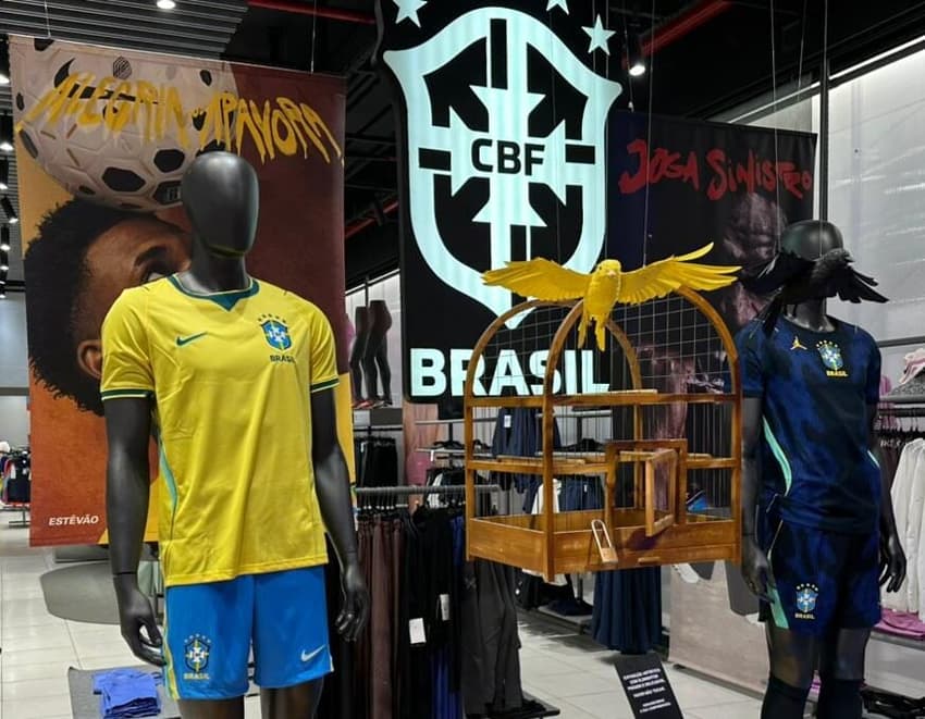 Camisas da Seleção Brasileira à venda (Foto: Lance!)