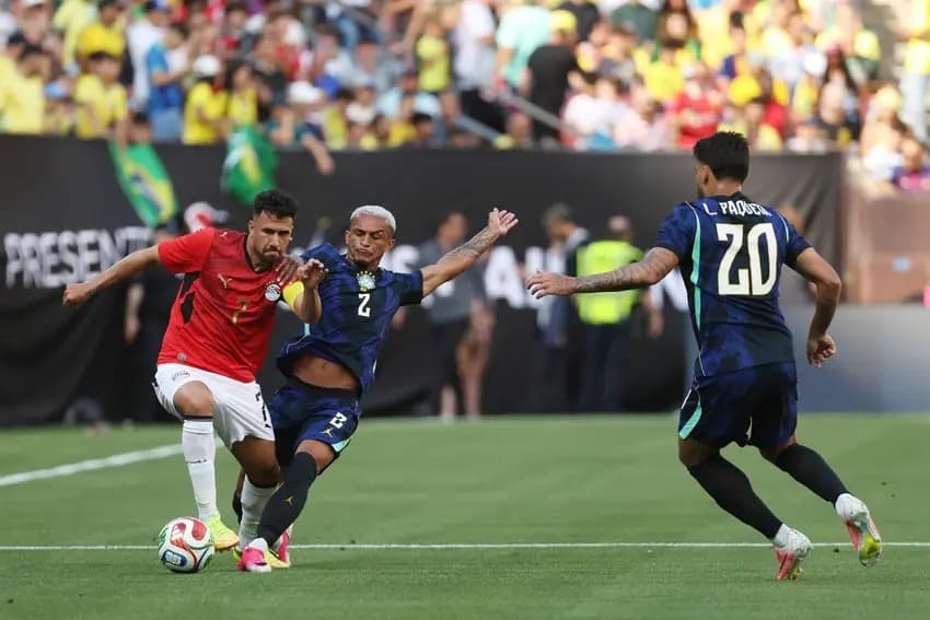 Wesley sente a virilha aos 16 minutos da primeira etapa. (Foto: Kirk Irwin / GETTY IMAGES NORTH AMERICA / Getty Images via AFP)