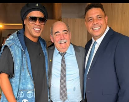 Ronaldinho Gaúcho, Rivellino e Ronaldo na abertura da Copa, no México (Reprodução)