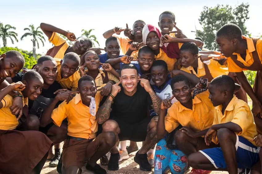 Memphis Depay, camisa 10 da seleção holandesa, em Gana, na África