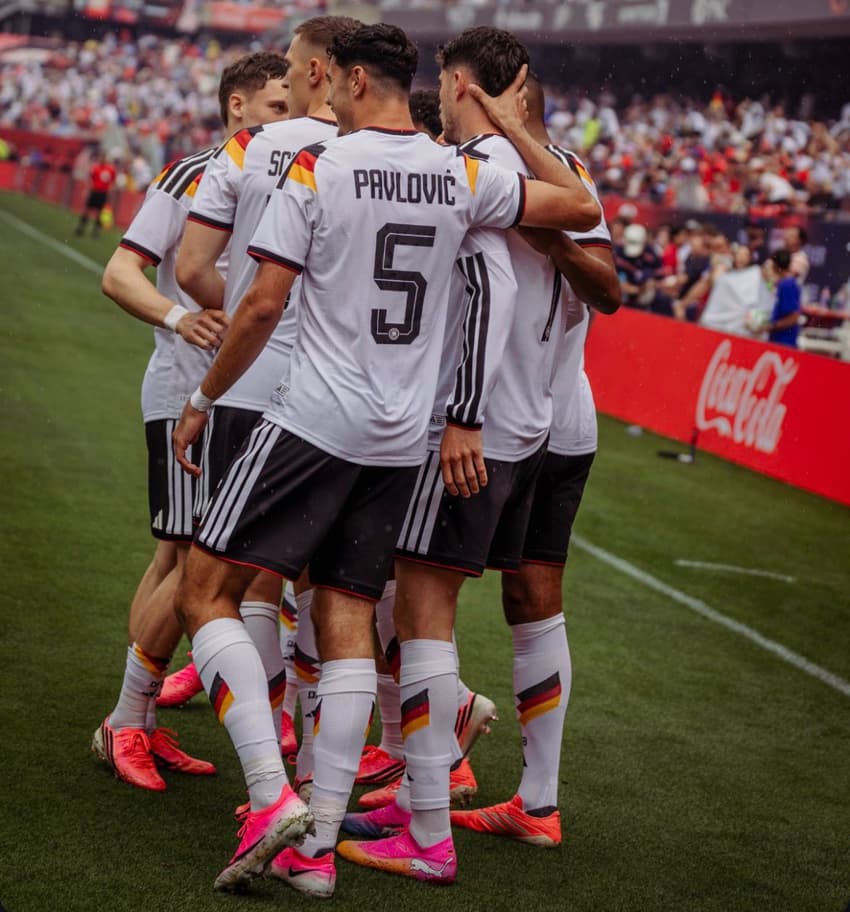 Jogadores da Alemanha comemoram gol (Foto: Reprodução Instagram DFB)