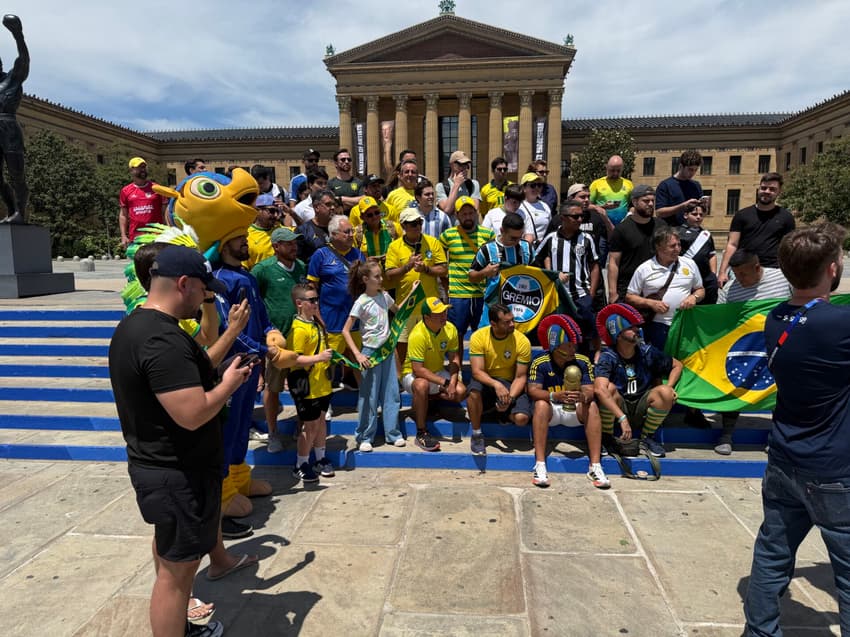 Torcida Brasileira faz a festa na Filadélfia (Foto: Márcio Iannacca / Lance!)