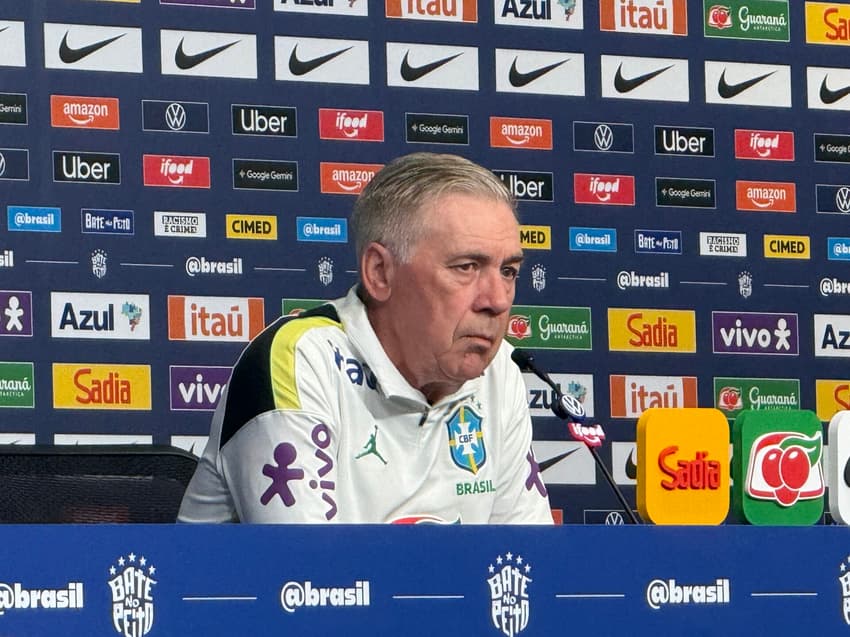 Carlo Ancelotti durante coletiva da Seleção Brasileira (Foto: Márcio Iannacca/Lance!)