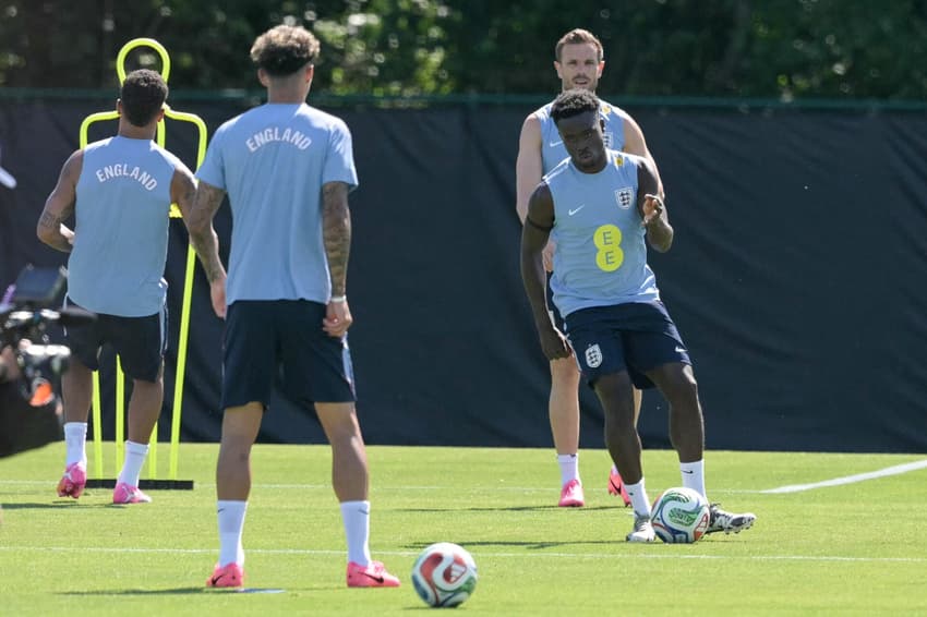 Treinamento da seleção da Inglaterra antes da estreia na Copa do Mundo, contra a Croácia (Foto: Juan MABROMATA / AFP)