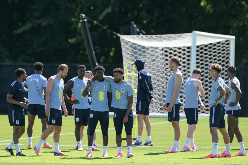 Treinamento da seleção da Inglaterra antes da estreia na Copa do Mundo, contra a Croácia (Foto: Juan MABROMATA / AFP)