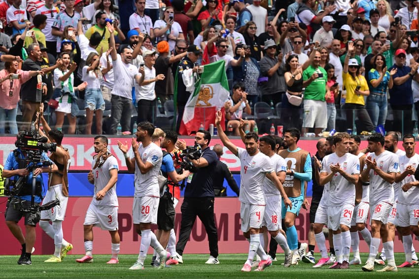 Jogadores do Irã na partida contra a Bélgica pela Copa do Mundo