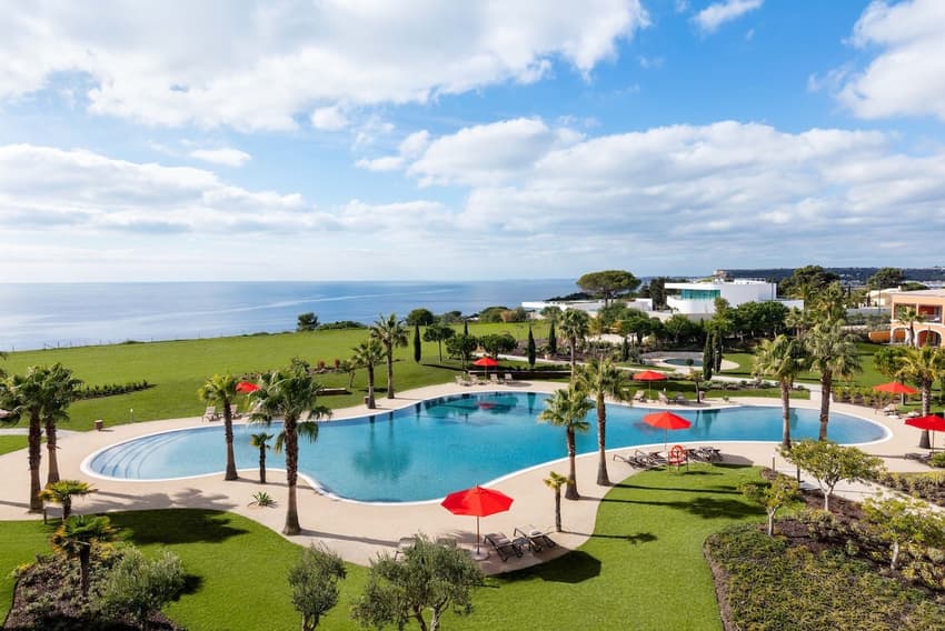Piscina do resort em que o Flamengo está hospedado em Portugal