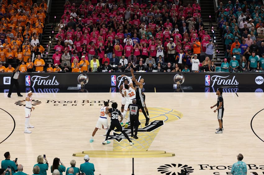 San Antonio Spurs e New York Knicks se enfrentam no primeiro jogo das finais da NBA