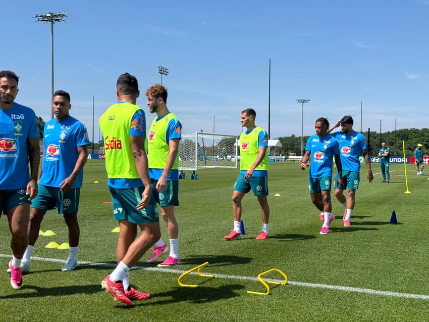Seleção fez treino pela manhã nesta terça-feira