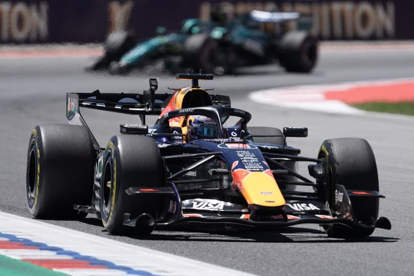 Max Verstappen durante treinos no Circuito da Catalunha