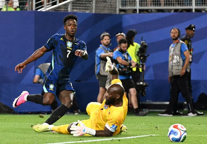 Vini Jr marca o terceiro gol do Brasil diante do Haiti