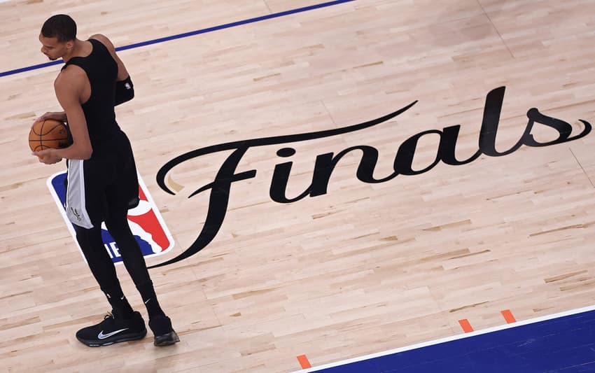 Victor Wembanyama durante aquecimento no Madison Square Garden