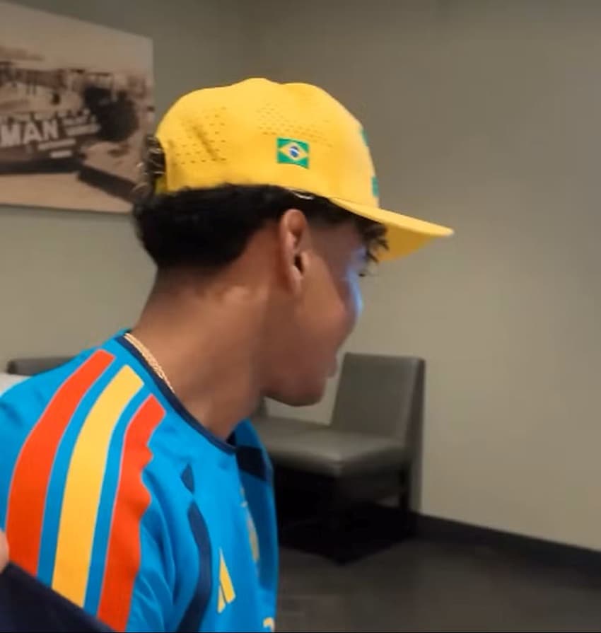 Vídeo de Yamal usando boné do Brasil é publicado nas redes às vésperas de jogo contra Escócia (Foto: Reprodução)