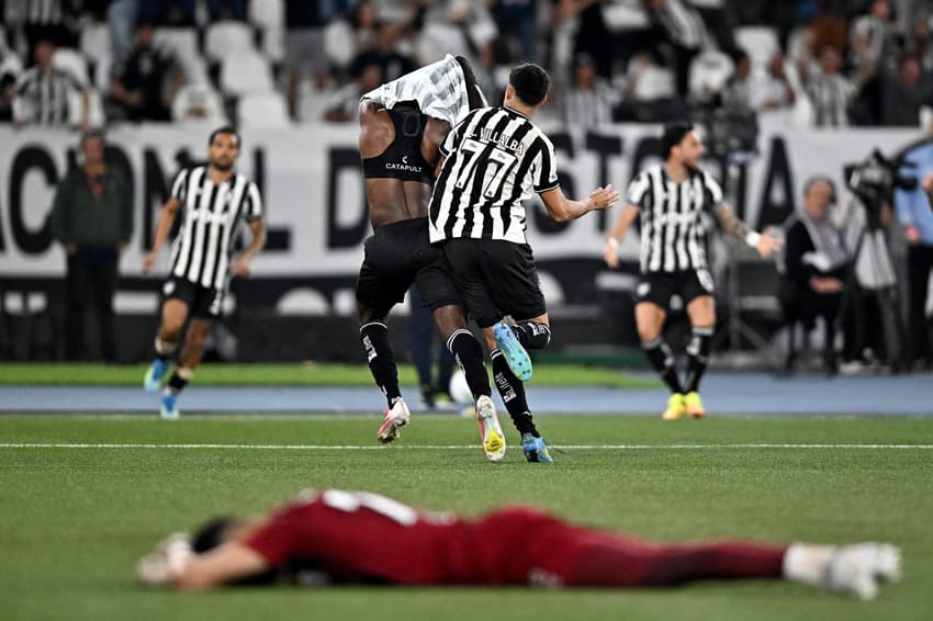 Botafogo vence o Santos nos acréscimos pelo Brasileirão. (Foto: Código19/Folhapress)