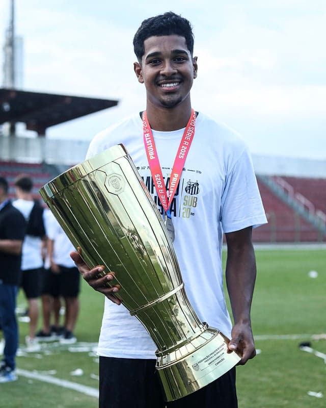 João Ananias após vitória diante do São Paulo pelo Paulista Sub-20. (Foto: Reinaldo Campos/ Santos FC)