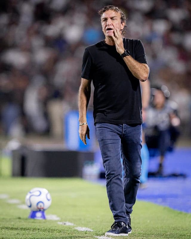Técnico Cuca em duelo pela Copa Sul-Americana. (Foto: Raul Baretta/ Santos FC)