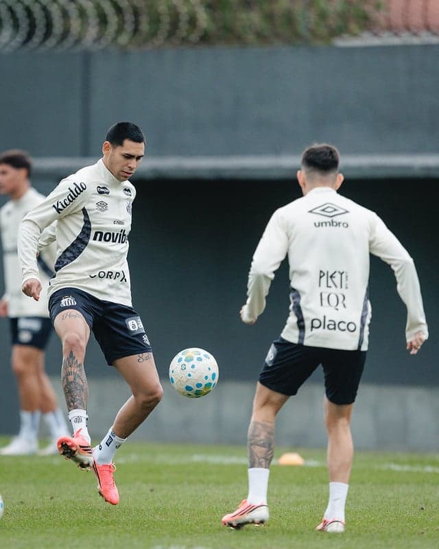Gustavo Caballero durante treino do Santos no CT Rei Pelé. (Foto: Raul Barerta/ Santos FC)