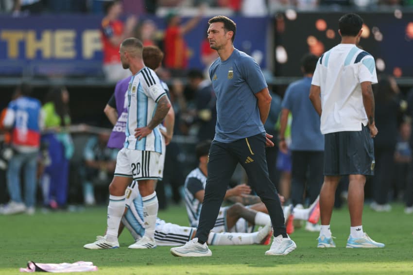 Jogadores argentinos tristes com o vice